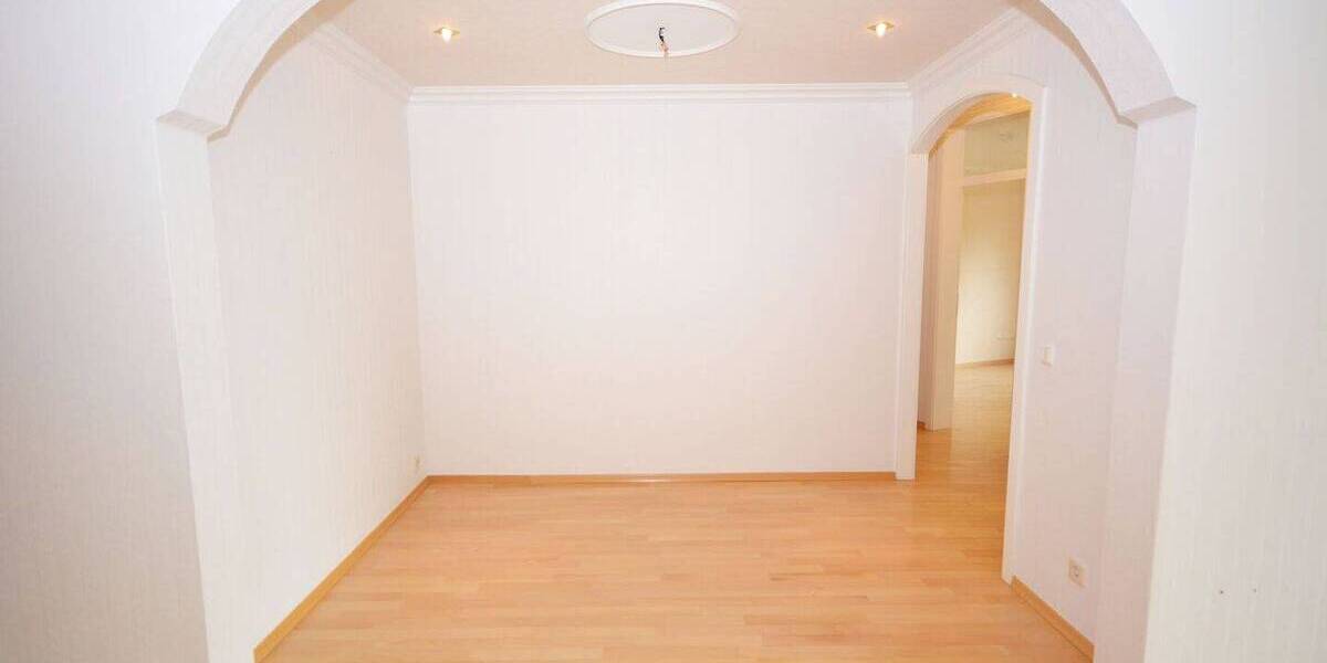 Etagenwohnung Köln Lövenich - 4 Zimmer, 90 m&sup2;, 349.000&euro; | Angebot:26817350