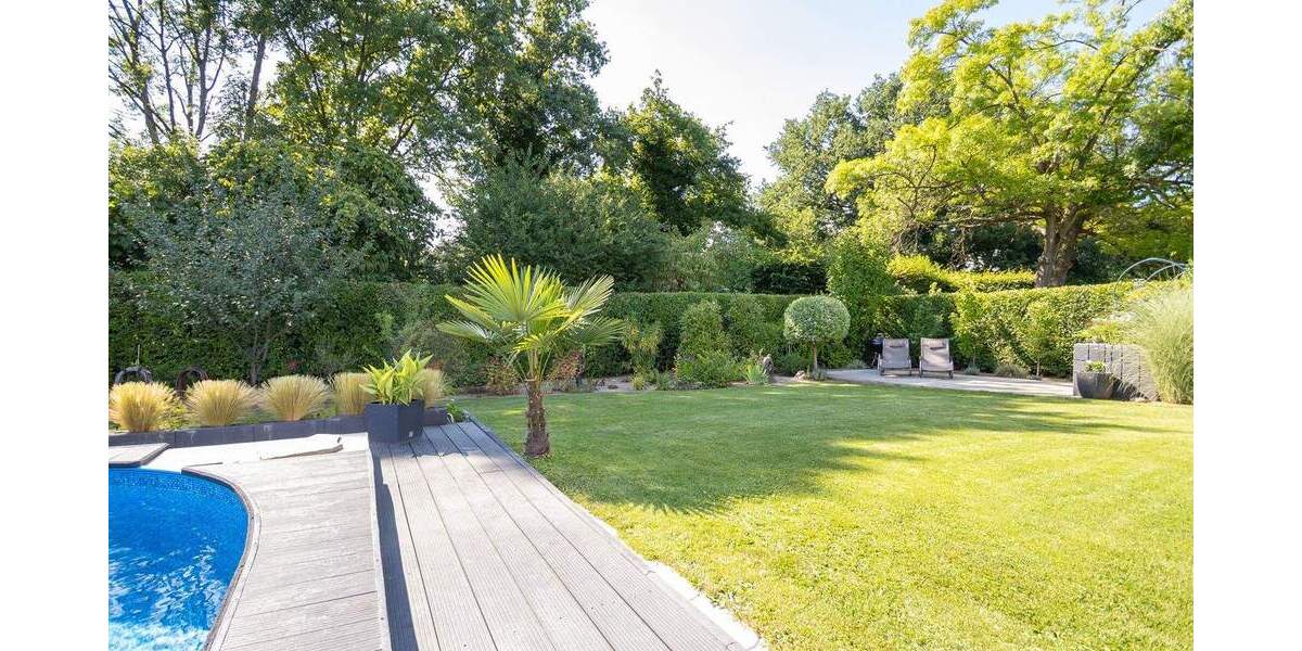 Stilvoller Bungalow mit Pool und liebevoll angelegtem Garten 5 zimmer