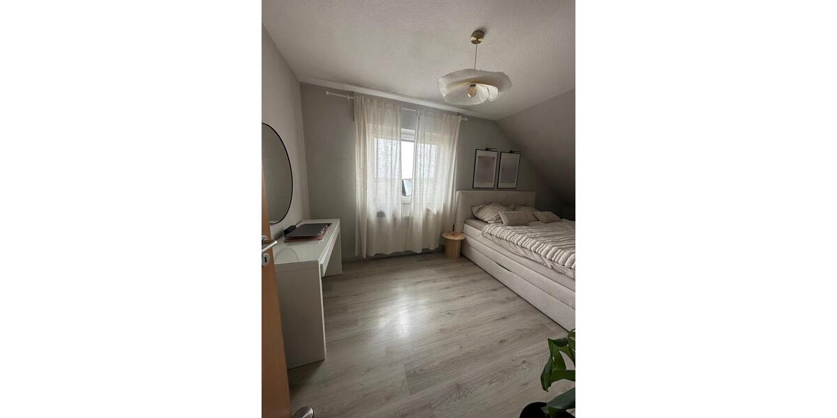 Dachgeschoßwohnung Bedburg - 3 Zimmer, 82 m&sup2;, 730&euro; | Angebot:26265906