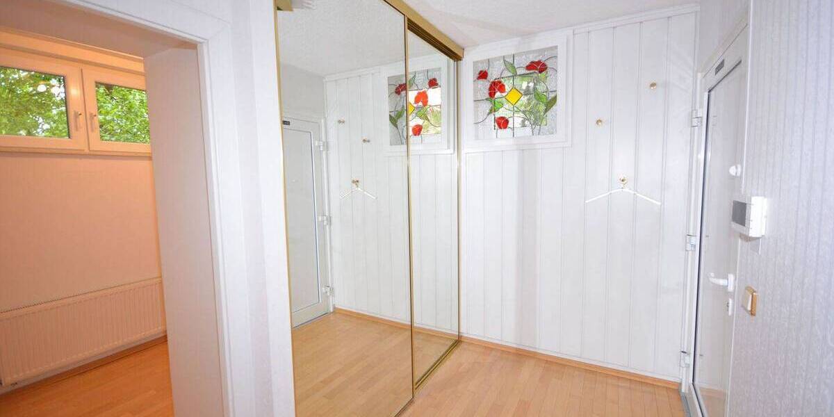 Etagenwohnung Köln Lövenich - 4 Zimmer, 90 m&sup2;, 349.000&euro; | Angebot:26817350