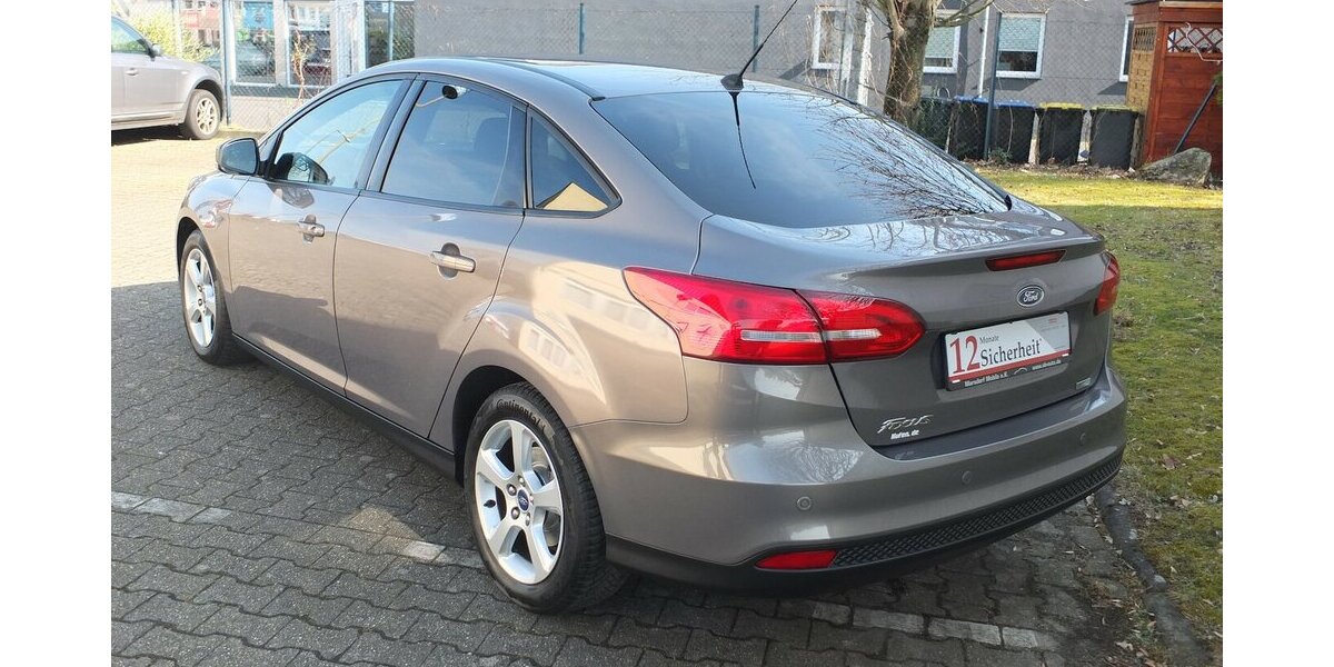 Ford Focus KLIMAUTOMATIK PARKPILOT 4-TÜRIG 118.919 km 6.998 € Köln 50858