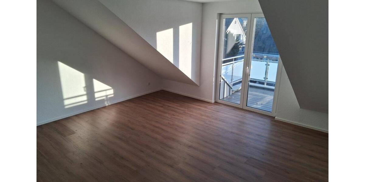 Neubau‑DG-Wohnung, 2 Zimmer, Südbalkon, KFW40, WP in Porz 2 zimmer