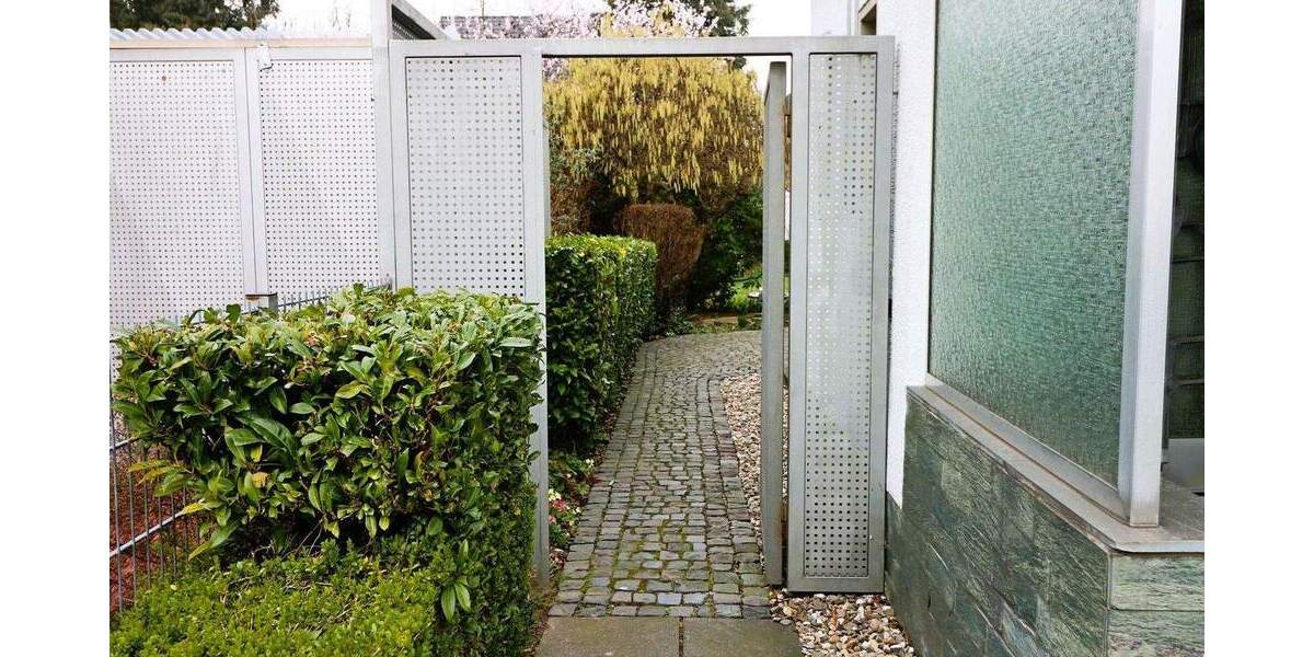 ***** 3-Familienhaus + zusätzlicher Bebauungsmöglichkeit - Erschließung aus Sackgasse***** 9 zimmer