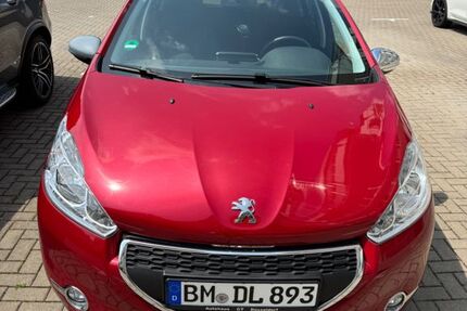 Peugeot 208 61.000 km 6.200 &euro; Köln 51145