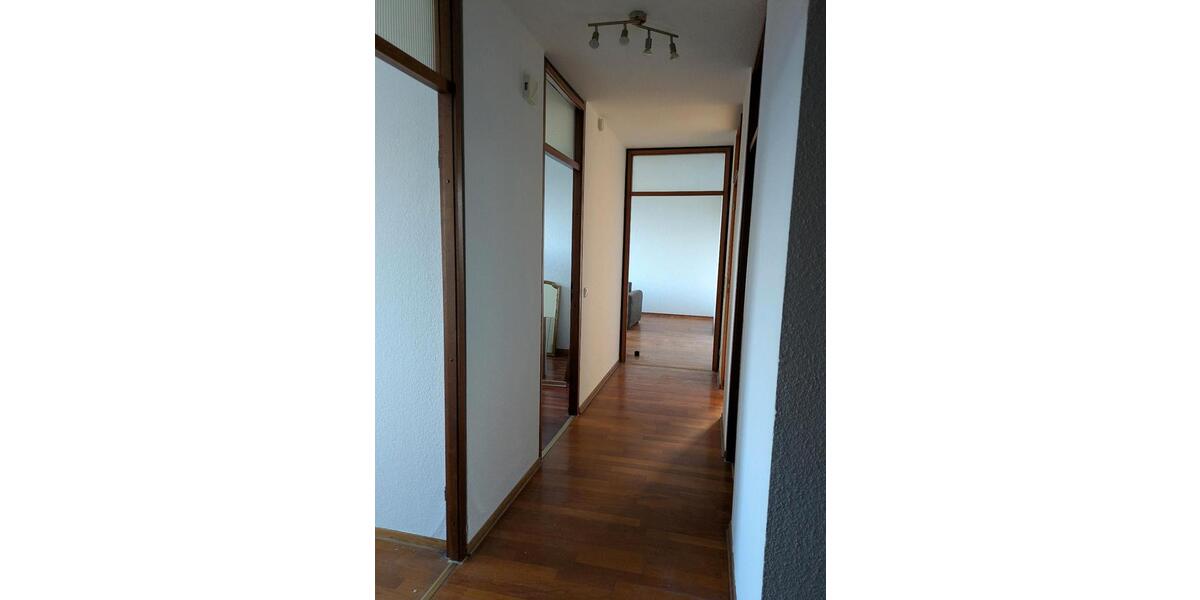 3ZiKüBadWC_Balkon_Loggia_Keller_1.200 kalt_Kôln Poll 3 zimmer