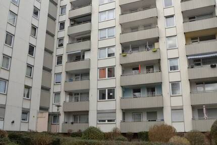 Leer stand 4 Zimmer Wohnung in Porz-Zentrum 4 zimmer