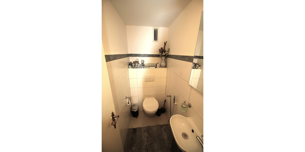 Bezugsfreie, große und barrierearme 4 Zimmer-Wohnung mit Balkon und Tiefgaragenstellplatz 4 zimmer