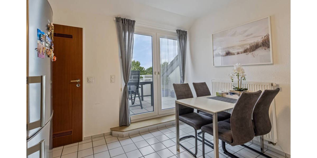 *** Lichtdurchflutete Dachgeschosswohnung mit zwei sonnigen Dachterrassen in Top-Lage *** 2 zimmer