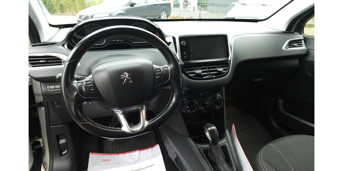 Peugeot 208 1.2 PURE TECH ALLURE KLIMA PDC SHZ SPORT LMF 98.599 km 7.500 &euro; Köln 50858