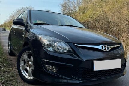 Hyundai i30 91.000 km 4.700 € Köln 51149