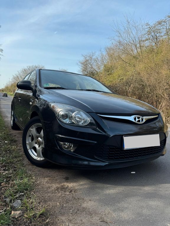 Hyundai i30 91.000 km 4.700 € Köln 51149