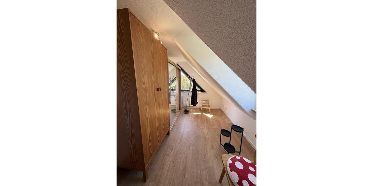 Dachgeschoßwohnung Haan - 4 Zimmer, 100 m&sup2;, 1.200&euro; | Angebot:26408972