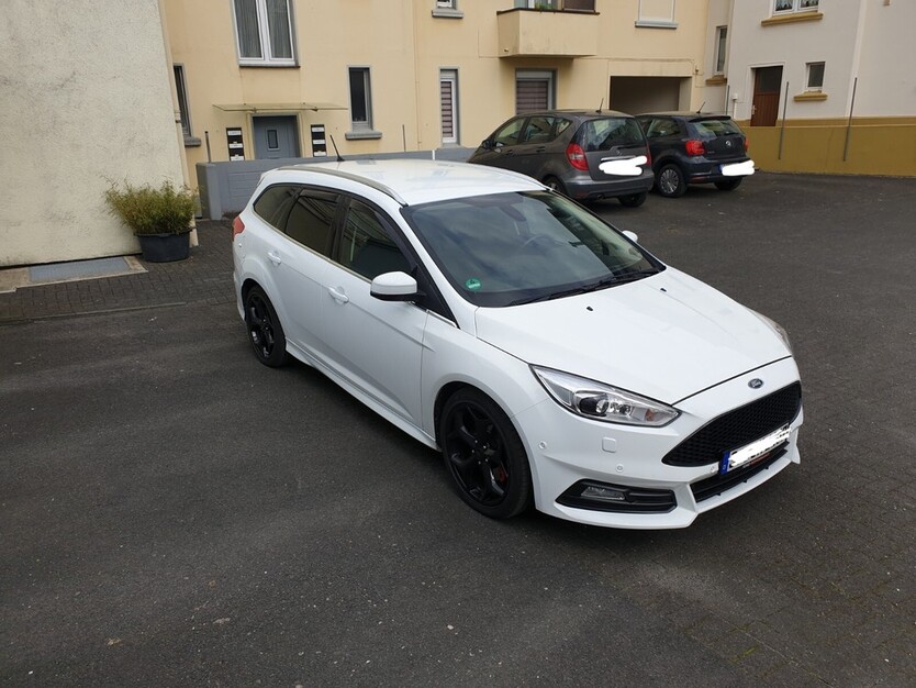 Ford Focus 106.000 km 14.950 € Solingen 42651
