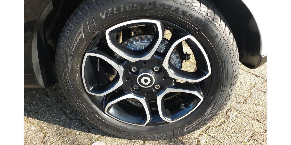 Smart ForTwo electric drive EQ PASSION KLIMAAUTOM SITZHE 35.255 km 10.450 &euro; Köln 50858