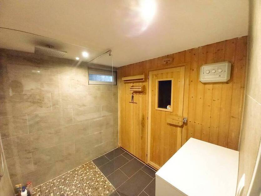 CITYHOUSE: Freistehendes Einfamilienhaus mit Traumgarten, Wintergarten, Kamin, Sauna und Garage