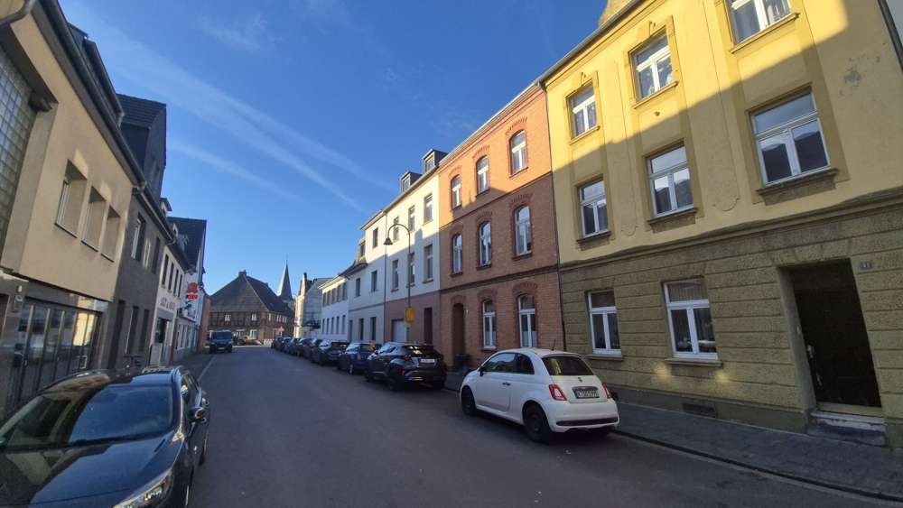 Einfamilienhaus Köln / Flittard Flittard - 12 Zimmer, 334 m&sup2;, 380.000&euro; | Angebot:25280936