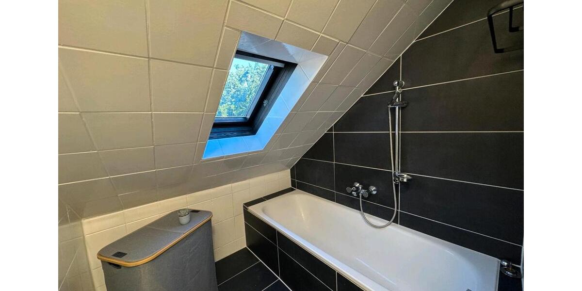 Dachgeschoßwohnung Köln Mülheim - 1.5 Zimmer, 40 m&sup2;, 1.100&euro; | Angebot:26386930