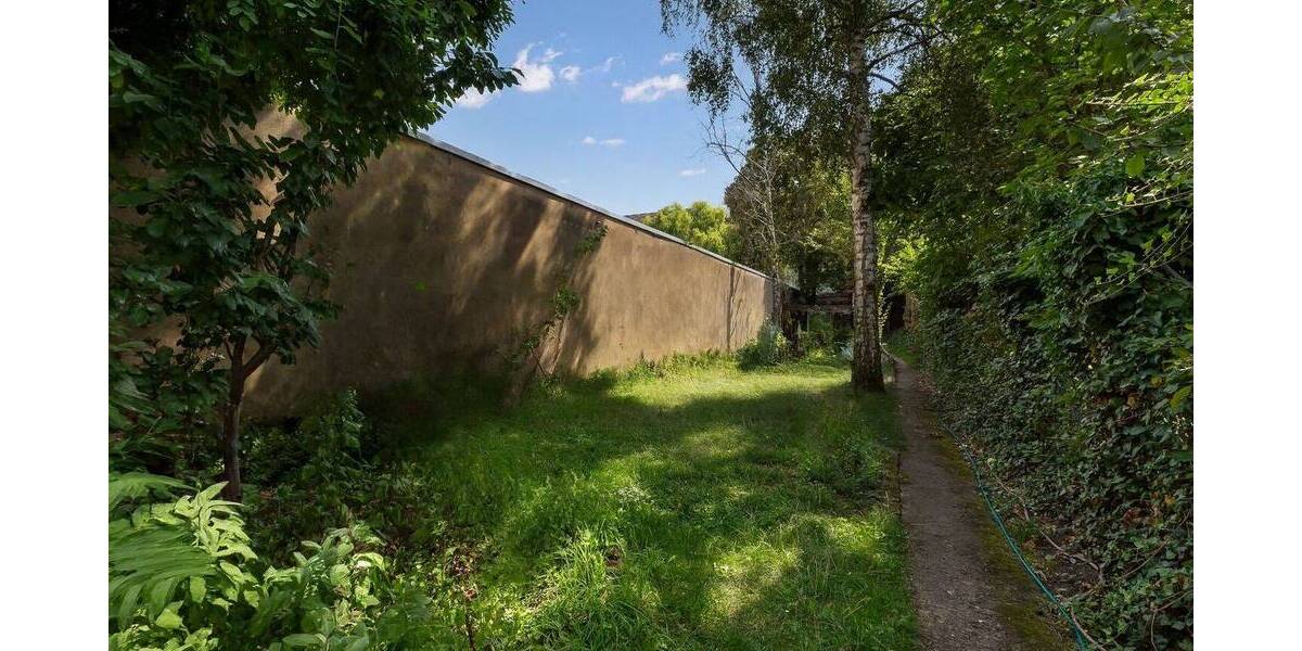 Einmalige Chance! Liebevoll saniertes Denkmal-Mehrfamilienhaus mit genehmigtem Bauprojekt im Garten 1 zimmer