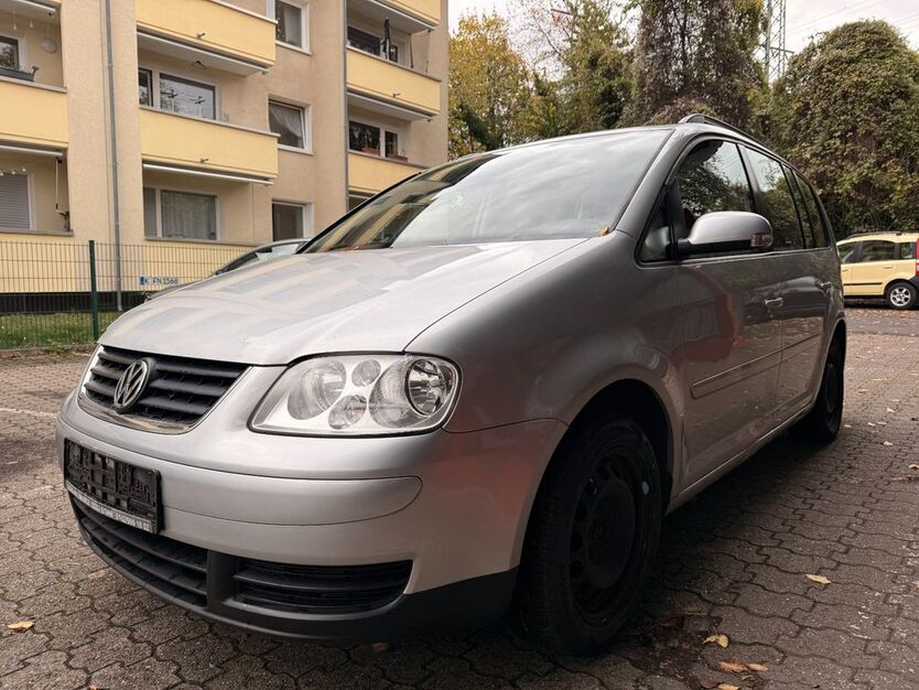 VW Touran 288.500 km 2.450 € Köln 51105