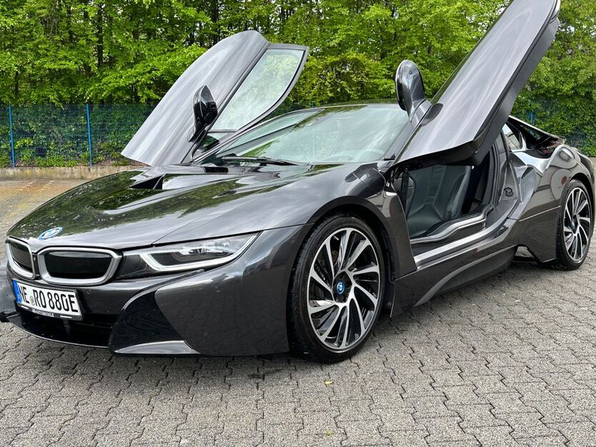 BMW i8 21.900 km 105.000 € Neuss 41460