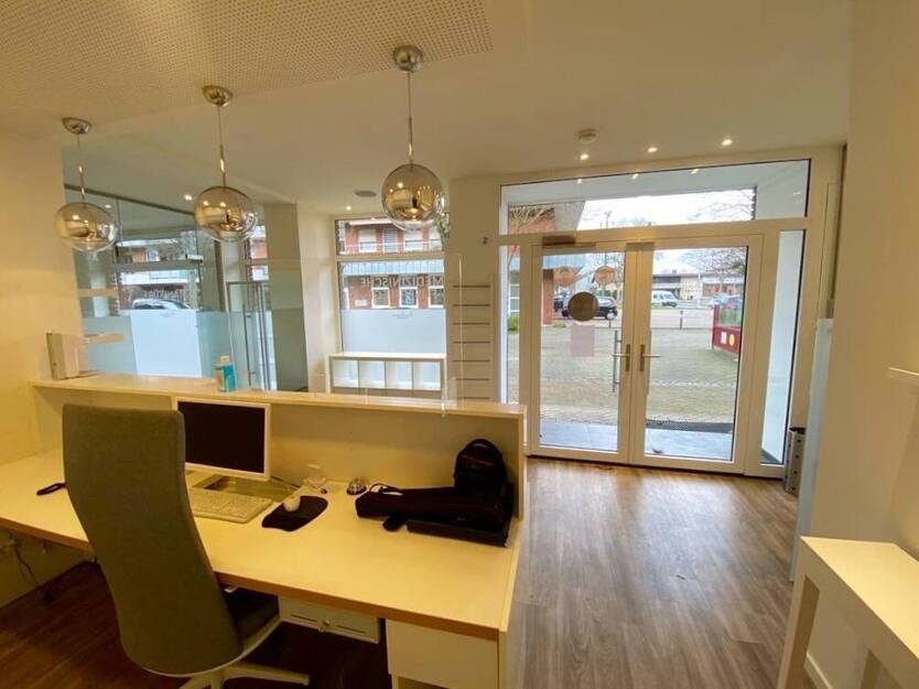 Moderne und großzügige Praxisräumlichkeiten auf zwei Etagen 9 zimmer