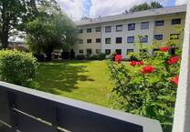 Grüne Oase mit Loggia im Erdgeschoss 80 qm 4 Zimmer unvermietet provisionsfrei