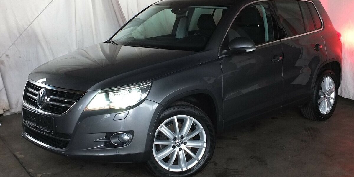 VW Tiguan TEAM orig.ATM ca 52 tkm XENON AHK PARKPILOT 112.432 km 10.598 &euro; Köln 50858