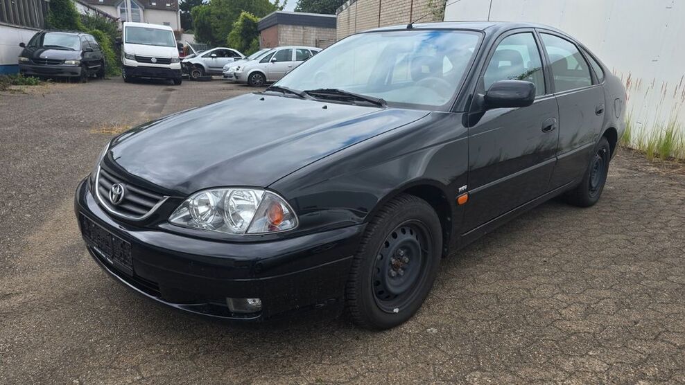 Toyota Avensis 121.700 km 3.990 € Neuss 41462