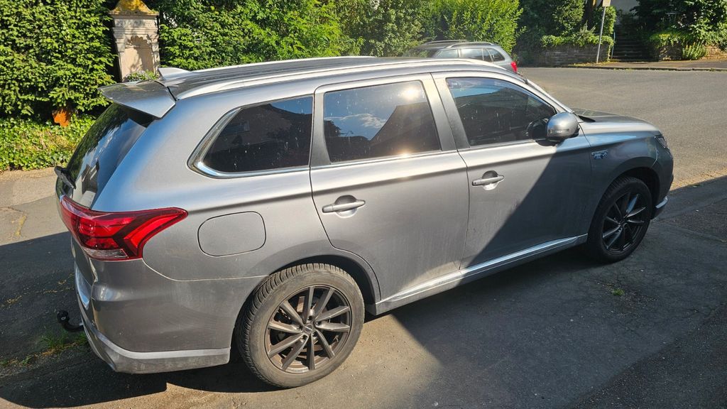 Mitsubishi Plug-in Hybrid Outlander 90.600 km 21.900 &euro; Bonn 53175