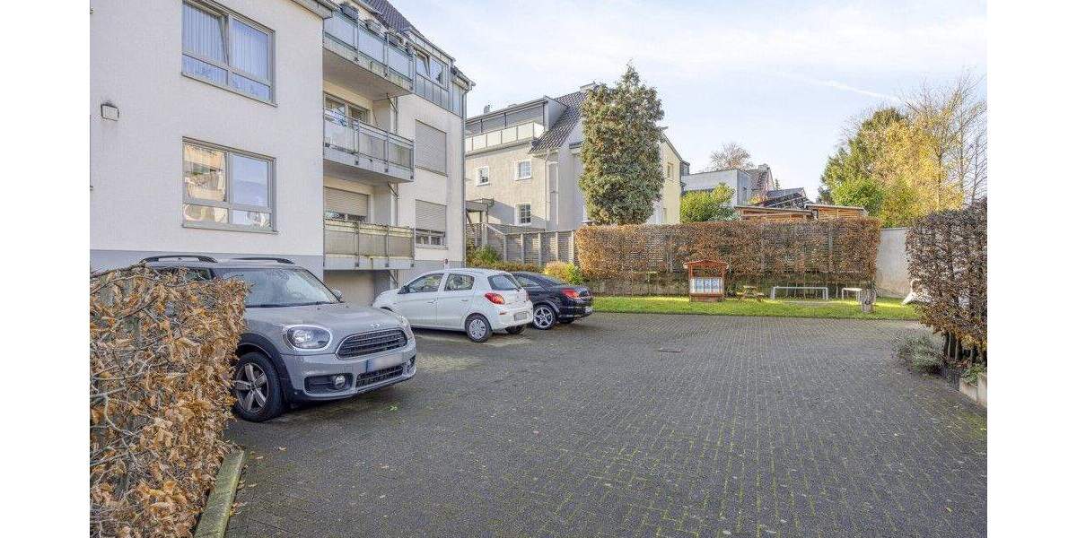 Top gepflegtes Neun-Familienhaus in guter Lage von Bergisch-Gladbach - Mehrfamilienhaus, Wohnhaus Bergisch Gladbach Gladbach | Angebot:23973693