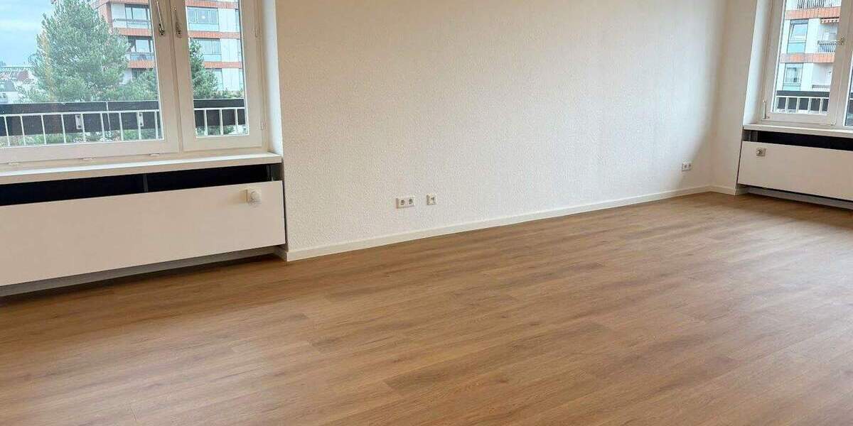 NEUES Bad* NEUER Boden* NEUES Wohngefühl* NEUE Einbauküche* 3 Zimmer + Balkon, Gäste-WC, Aufzug 3 zimmer