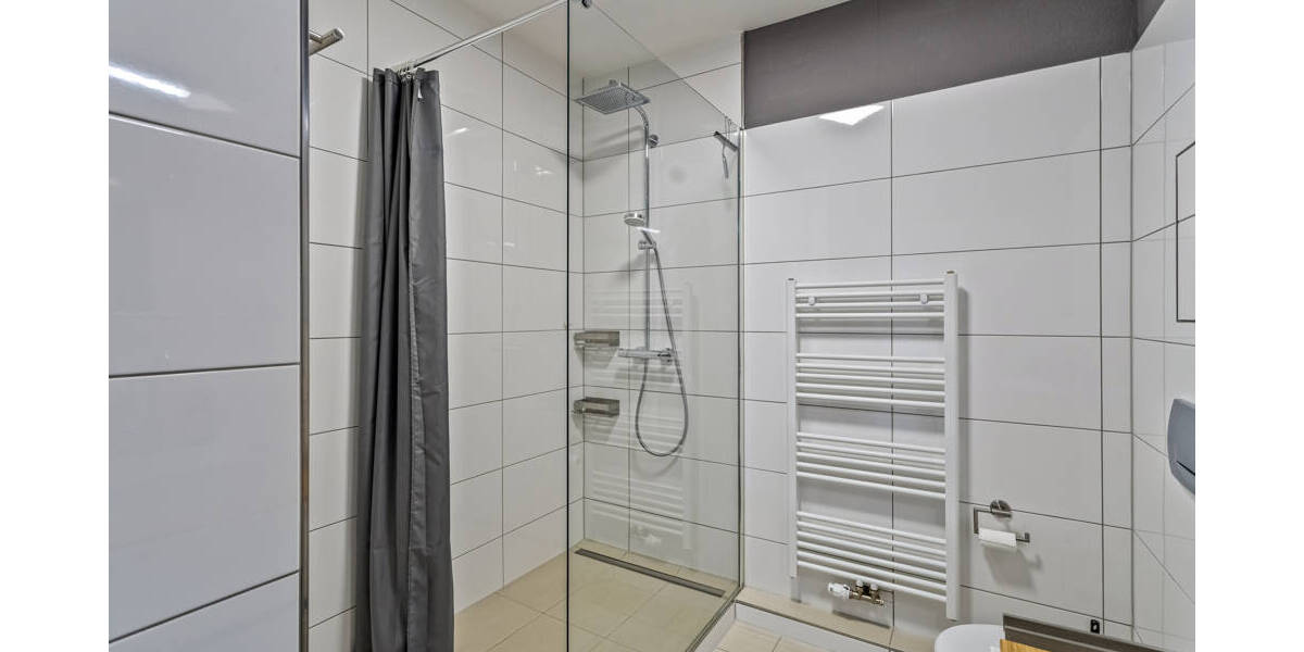 *** Lichtdurchflutete Dachgeschosswohnung mit zwei sonnigen Dachterrassen in Top-Lage *** 2 zimmer