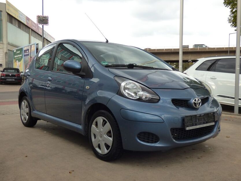Toyota Aygo (X) 109.000 km 3.900 € Köln 51105