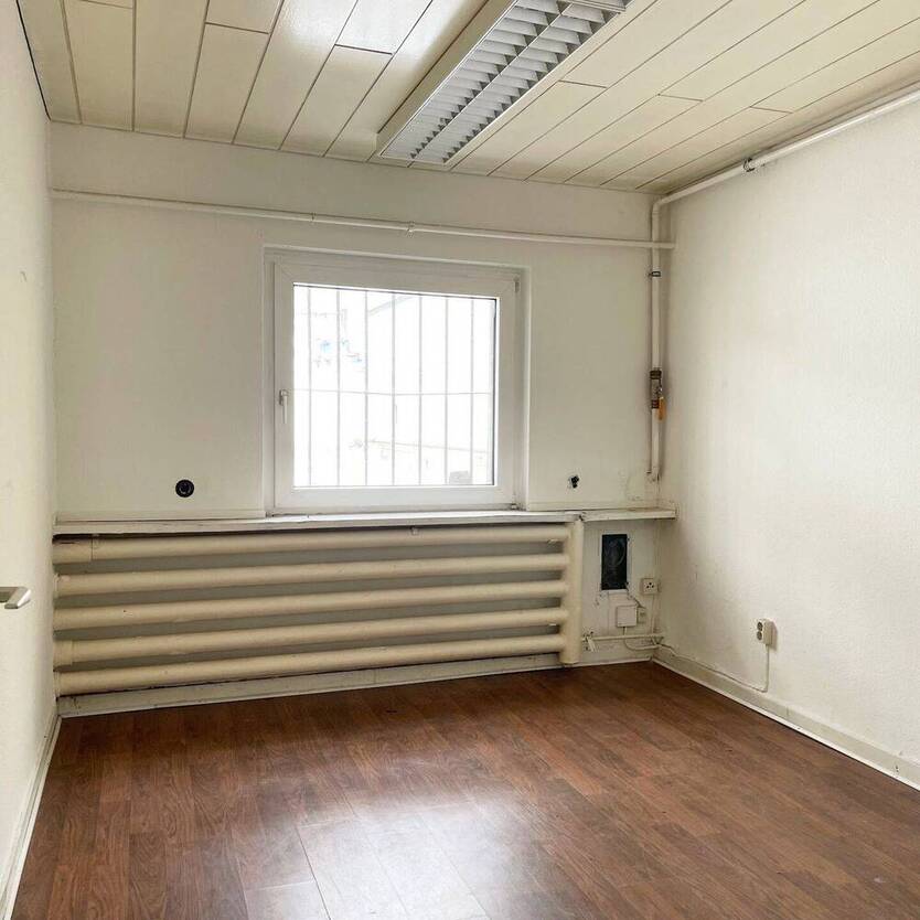 HalleKreativfläche mit Büro und Lagerkeller, Hintergebäude, LieferzufahrtTor, provisionsfrei