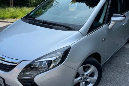 Opel Zafira 107.000 km 10.299 € Düsseldorf 40231