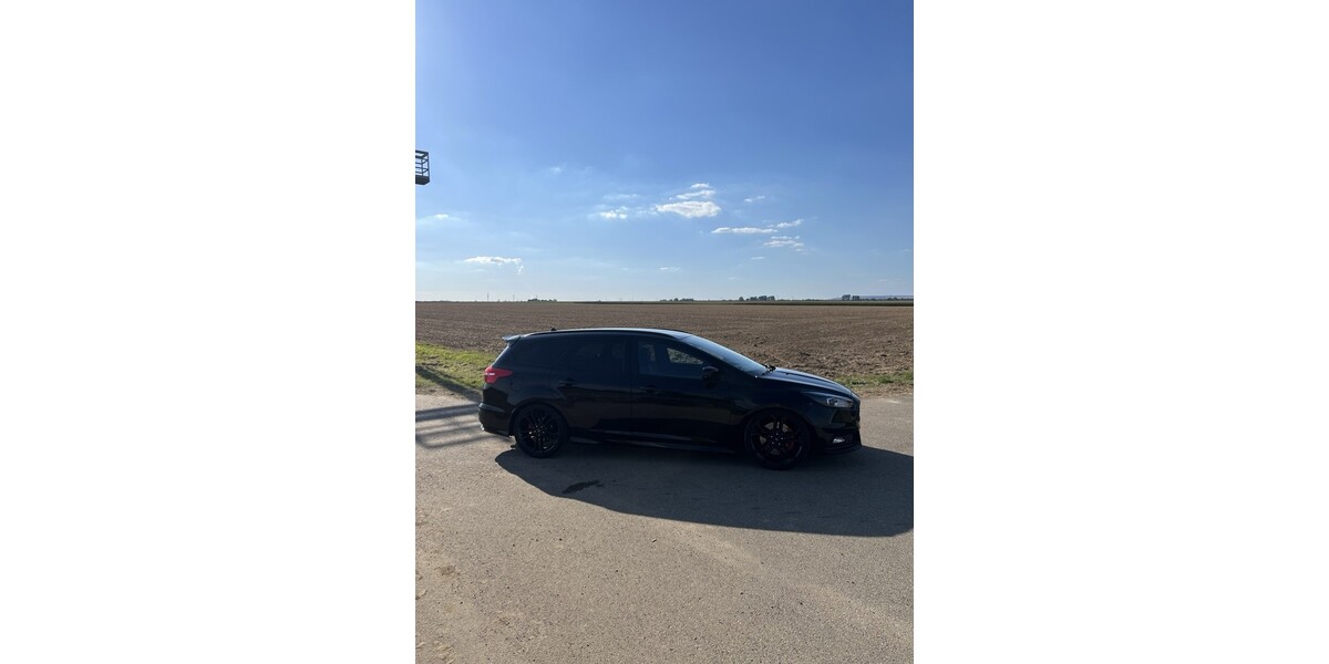 Ford Focus 82.000 km 17.400 &euro; Köln 50667