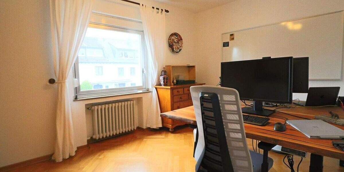 ***** 3-Familienhaus + zusätzlicher Bebauungsmöglichkeit - Erschließung aus Sackgasse***** 9 zimmer