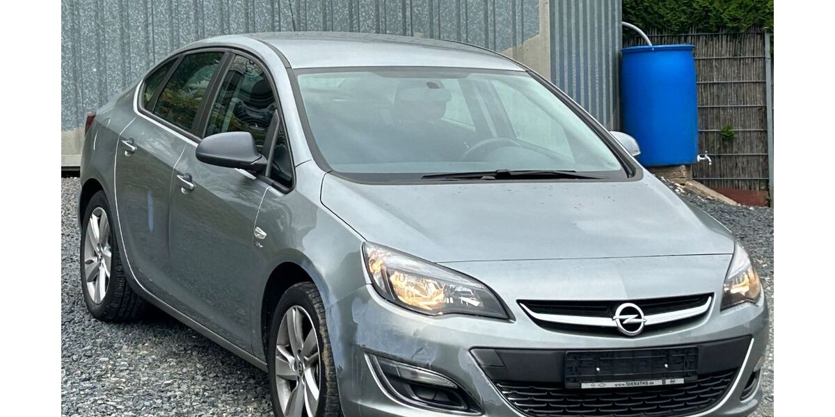 Opel Astra 32.500 km 5.999 € Overath bei Köln 51491