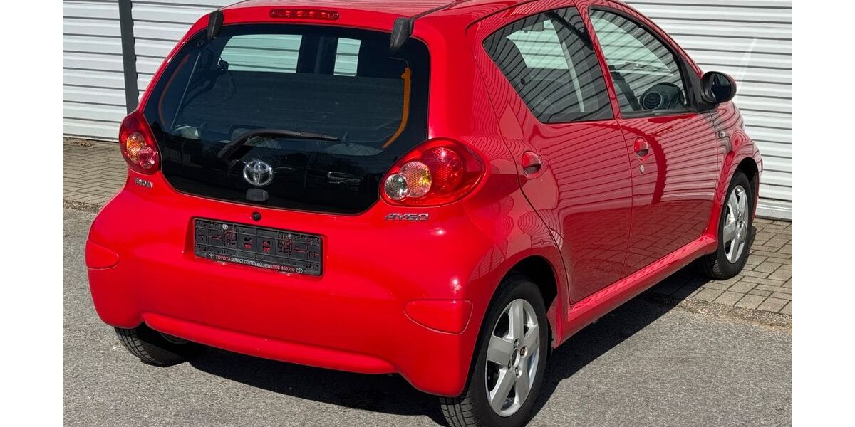 Toyota Aygo (X) 108.220 km 3.890 &euro; Solingen 42719