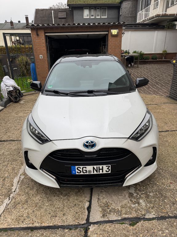 Toyota Yaris 9.600 km 22.999 € Solingen 42659