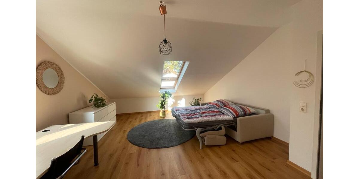 Dachgeschoßwohnung Köln Lindenthal - 2.5 Zimmer, 90 m&sup2;, 1.275&euro; | Angebot:26339131