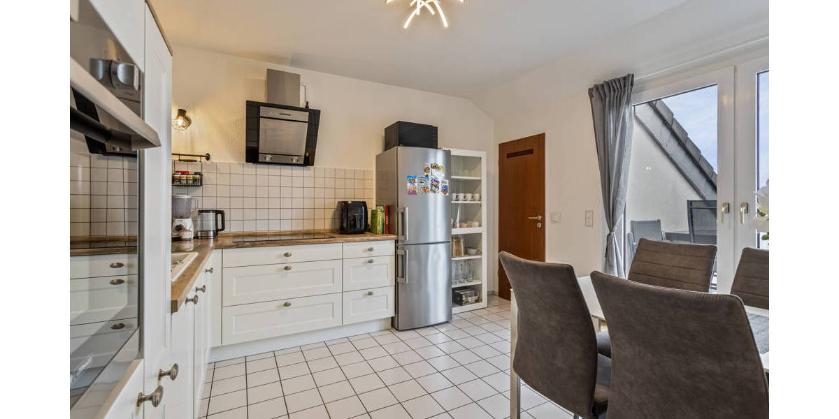 *** Lichtdurchflutete Dachgeschosswohnung mit zwei sonnigen Dachterrassen in Top-Lage *** 2 zimmer