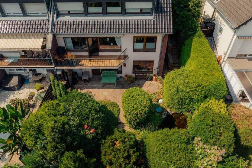 Doppelhaushälfte mit drei separaten Wohneinheiten im Grünen 7 zimmer