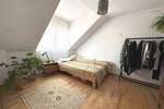 Helle 2 Zimmer Dachgeschoßwohnung mit Balkon und Tiefgaragenplatz