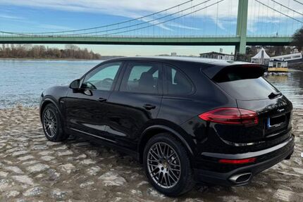 Porsche Cayenne 140.584 km 32.999 &euro; Köln 50674