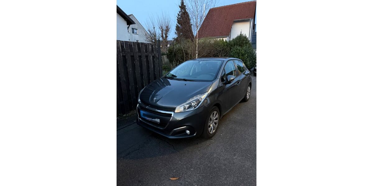 Peugeot 208 140.000 km 5.895 &euro; Köln 51147
