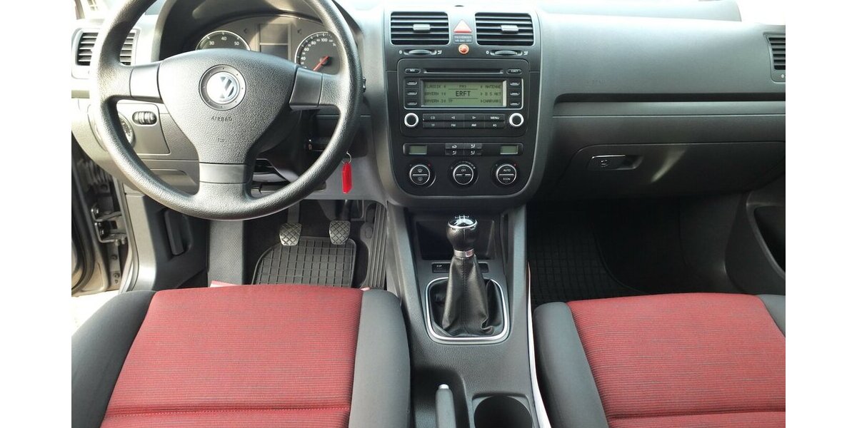 VW Golf TRENDLINE KLIMAAUTOMATIK 5-TÜRIG 132.115 km 4.904 € Köln 50858