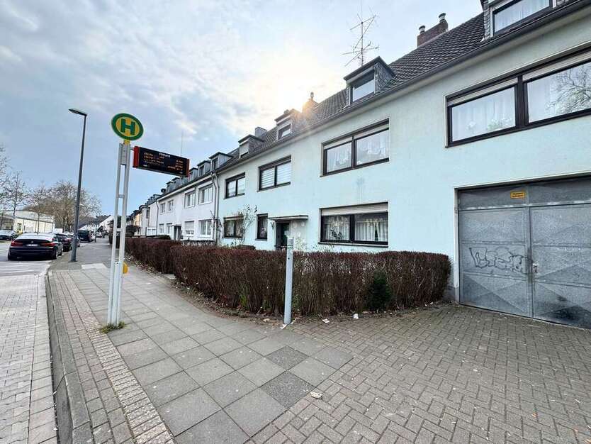 Haus zum Kaufen in Köln 850.000 € 374 m²