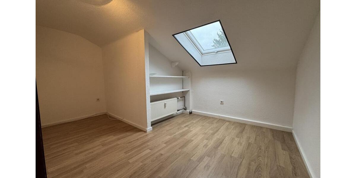 Gemütliche DG-Wohnung in Herkenrath für Familie oder WG 4 zimmer