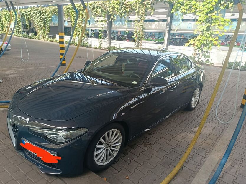 Alfa Romeo Giulia 157.000 km 15.800 € Köln 50735